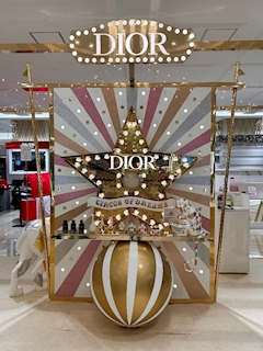 ゆい「ホリデーシーズン🎅🏻🎄🤍」