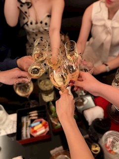ゆら「お祝い🥂✨🩵」