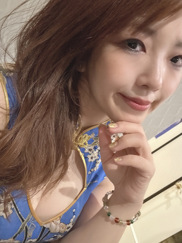プロフィール写真1・ももこ｜ミナミ ラウンジ・白い虹