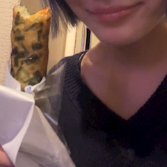 あいか「今日はローソンのチヂミロール🍀」