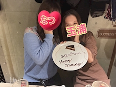 玉浦  小夜「おでこの凝りが酷いことに気がついたのでマッサージをはじめました👴 近頃お手入れできなさすぎて危険を感じています🚨⚡⚡」