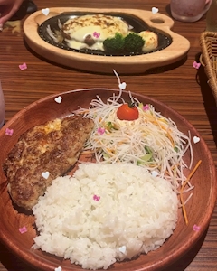 なお「(ᐡ´• ·̫•)ﾉ(-‧̫ -`ᐡ)‬」