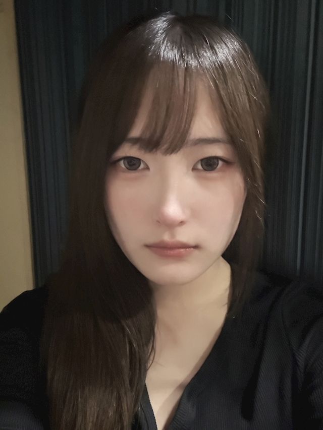 みね Vivian