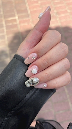 まな「そろそろネイル変えなきゃ💅」