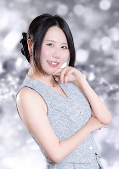 プロフィール写真6・オーナー 若杉里穂|Casual Lounge c;Rown・クラウン - 高槻のラウンジ/クラブ