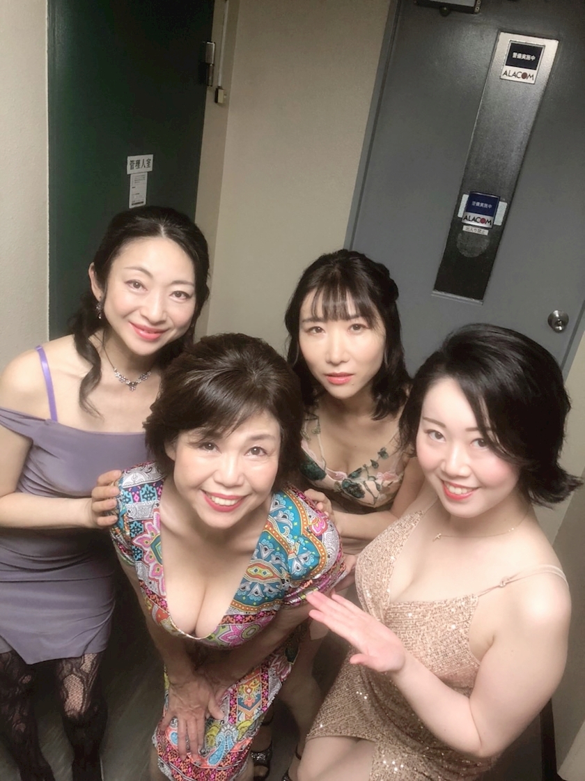 集合👩‍👩‍👦‍👦📸 - 小池絵美子 - 新橋 熟女キャバクラ・SHUNGA [ポケパラ]