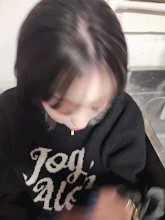 朋「11/20 出勤しました！👓🎀」