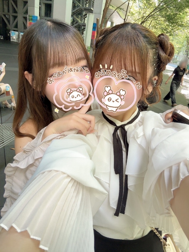 キャスト同士で撮影した仲良し写真