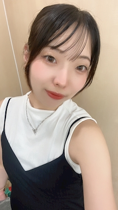 プロフィール写真5・しおり｜Girl's bar & Darts Luna Lounge・ルナラウンジ - 自由が丘駅前のガールズバー