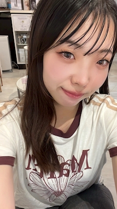 プロフィール写真3・しおり｜Girl's bar & Darts Luna Lounge・ルナラウンジ - 自由が丘駅前のガールズバー