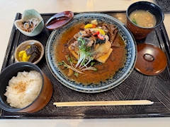 リア「ゴルフの食事」