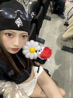 もも「先週の金曜日は幸せ空間すぎた🤦‍♀️♥️」