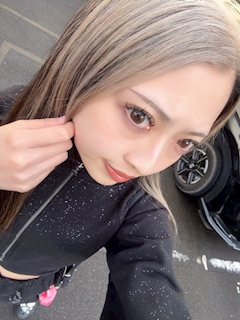 もも「マツエク様々だよな🙂‍↕️」