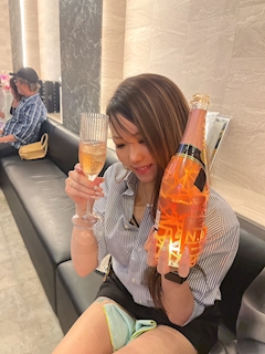な な「🥂🫧」