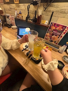 つばき「仕事終わりに初！るなさんと🍻💖」