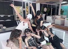 うみ「ハピサマ🍧🌻🍉🏖🐠☀️」