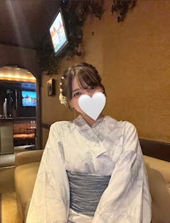 えま「ブログが1からになってしまった🥲🤍🤍」