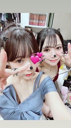 ユナ「仲良しショット(´>∀<｀)ゝ」