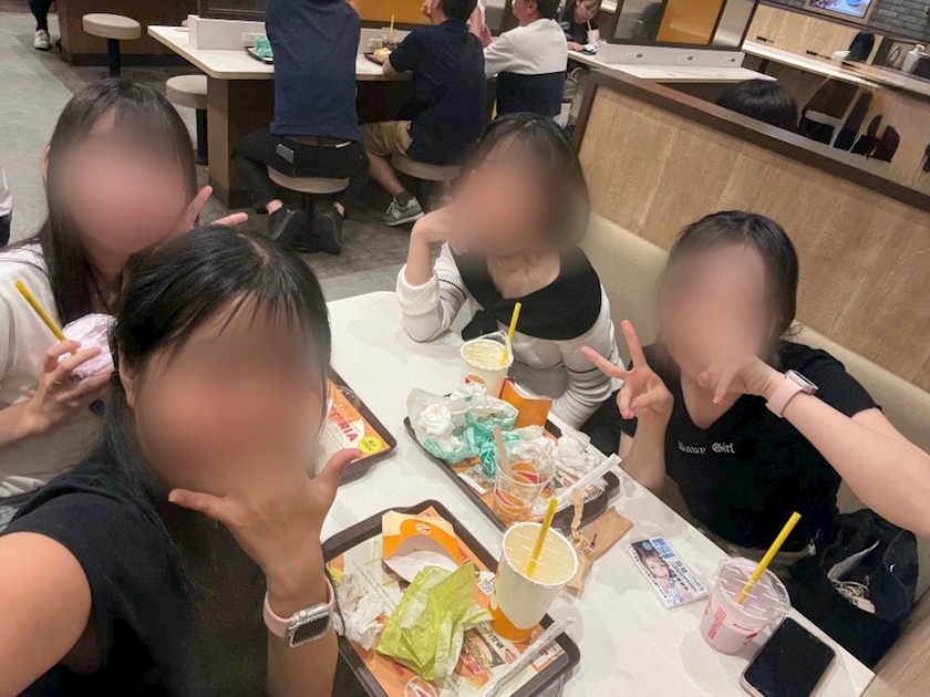 キャスト同士で撮影した仲良し写真