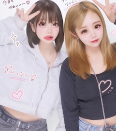 きぃ