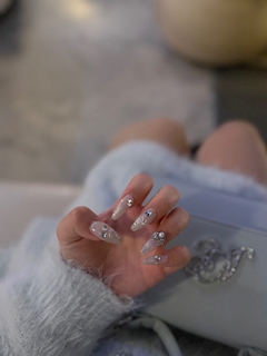 あいり「ネイルかえたよー💅🏻✨️」