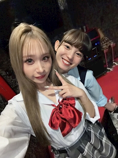 LEON（レオン）🩷ゆめ🩷「本日のコスプレ👔」