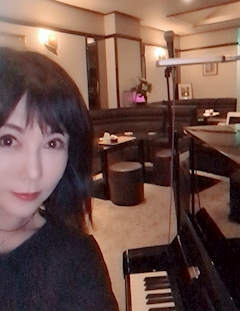 茜