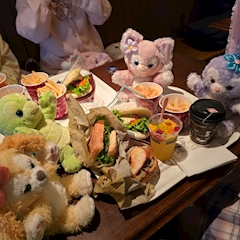 かよ「ディズニー💛💜‪🩷💚」
