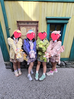 かよ「ディズニー💛💜‪🩷💚」