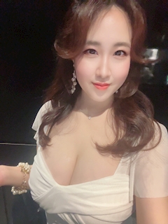 プロフィール写真9・🧚♀️💗宮園えみり💐🕊️|Mrs.CAFE~離宮~・ミセスカフェ リキュウ - 名古屋 錦の熟女パブ/熟女キャバクラ