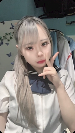 せら「セーラー服のせらです🍎」