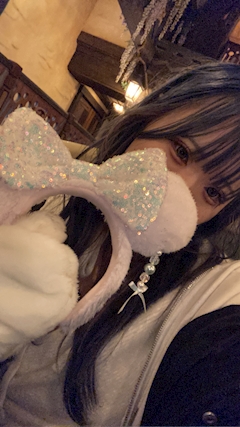 せら「お店でまゆげかいてるせらです🍎」