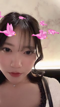 れいな「出勤中～^_^飲み来てね💭」