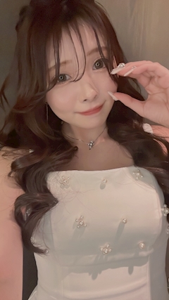 ひまり「やきにく🍖🤍🥂✨」