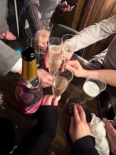 よつは【PRETTY】「🍾💕」