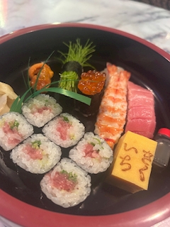 ゆら👶🏻🍼「【本日、我出勤】*.+ﾟ✝️❤️‍🩹✝️鮨、それは美食界の救世主～～～メサイア～～～✝️‪❤️‍🩹✝️*.+ﾟ」