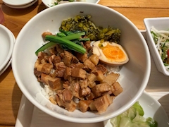 とも