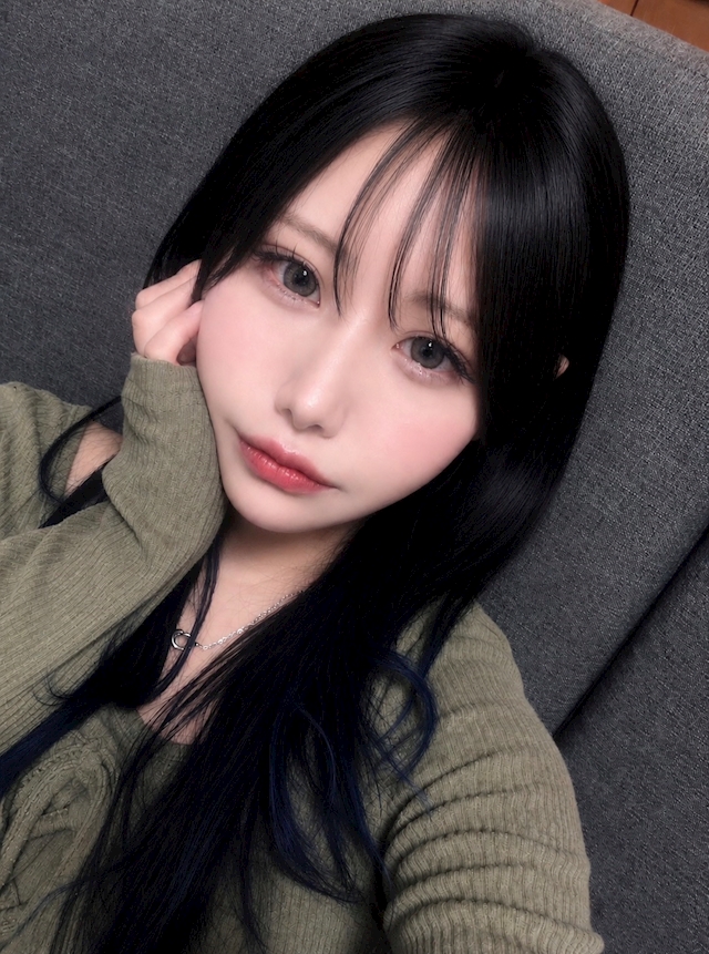 もな Elly