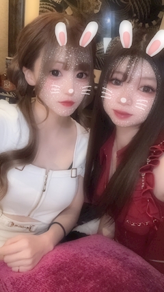 ひなぴ🐣🩷「⋆͛📢 行列に並んだら幸せになれるなら早朝から並ぶわ」