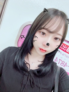 かれん「イメチェンしたよ！！！！やっぱ暗めがいいのかな❓」
