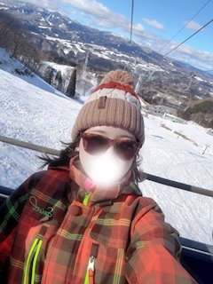 かれん「今年ラス滑りしてきた🏂‼️」