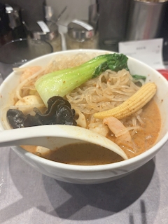 れな「今日の1日は長い。（エルミとヴァール出勤です✊🏻）」