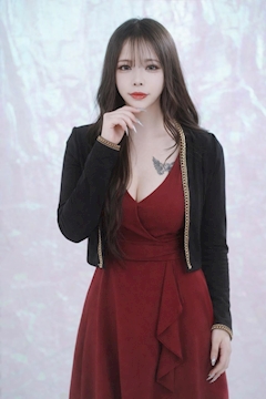 プロフィール写真2・万貴｜Luminoa・ルミノア - ミナミのスナック