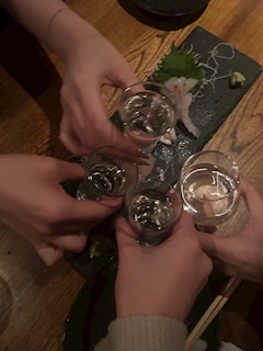 はなちゃん「美味美味ハッピ~新年会🍻」