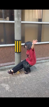 バナナの皮捨てたん誰❓❓❓滑ったわ