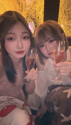 ひな「🥂」