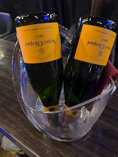 ゆりの【PRETTY】「2.21 ぽんぽん🥂🫧」