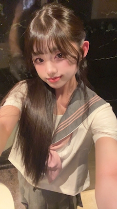 あんず「制服✨セーラー着たよ」