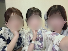 もね「たくさんみんなとお写真📸💖🤍」