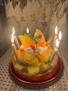 (朝)一条 サナ「まだまだ続く、、、🎂🤍」